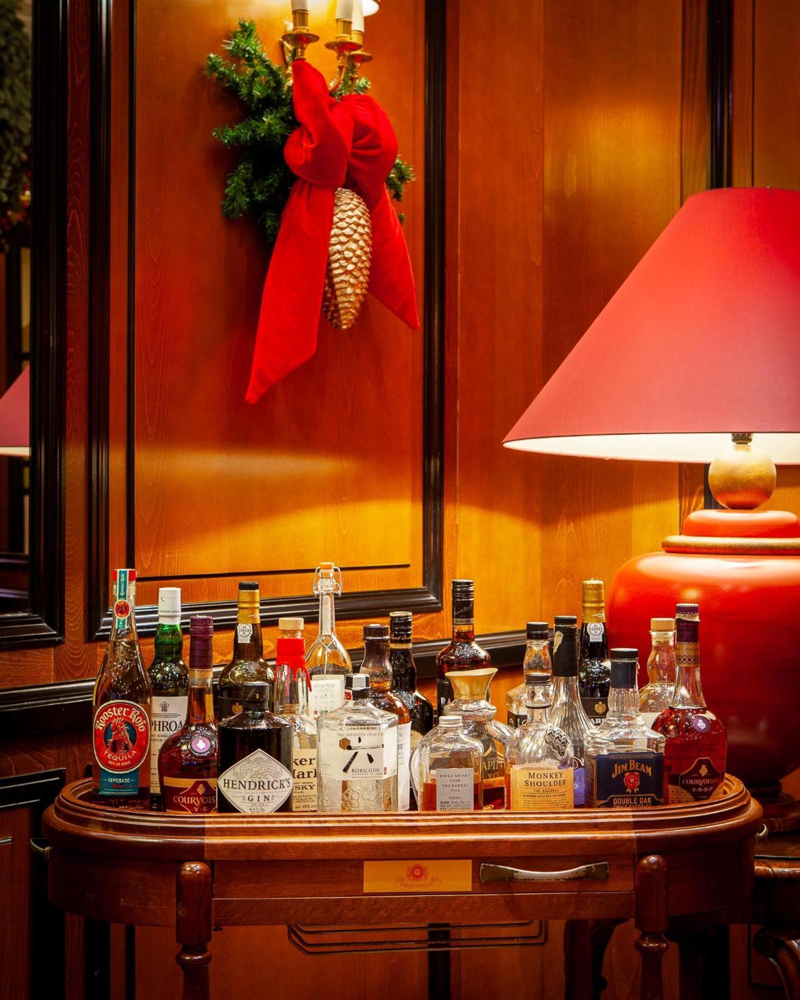 Narutis Hotel - Small Luxury Hotels Of The World VNO Dış mekan fotoğraf A selection of liqueurs