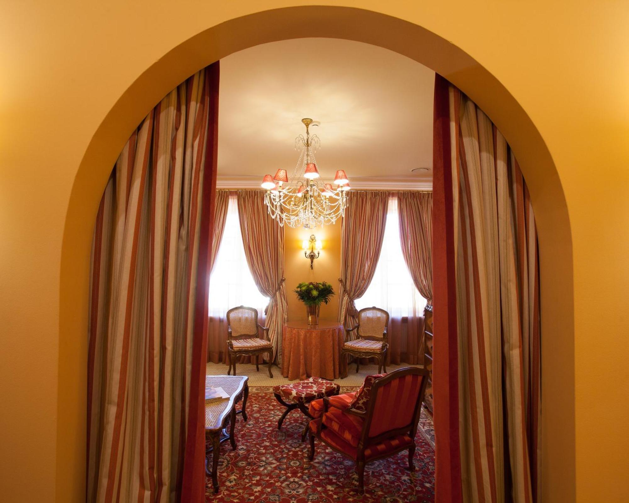 Narutis Hotel - Small Luxury Hotels Of The World VNO Oda fotoğraf Interior of the hotel