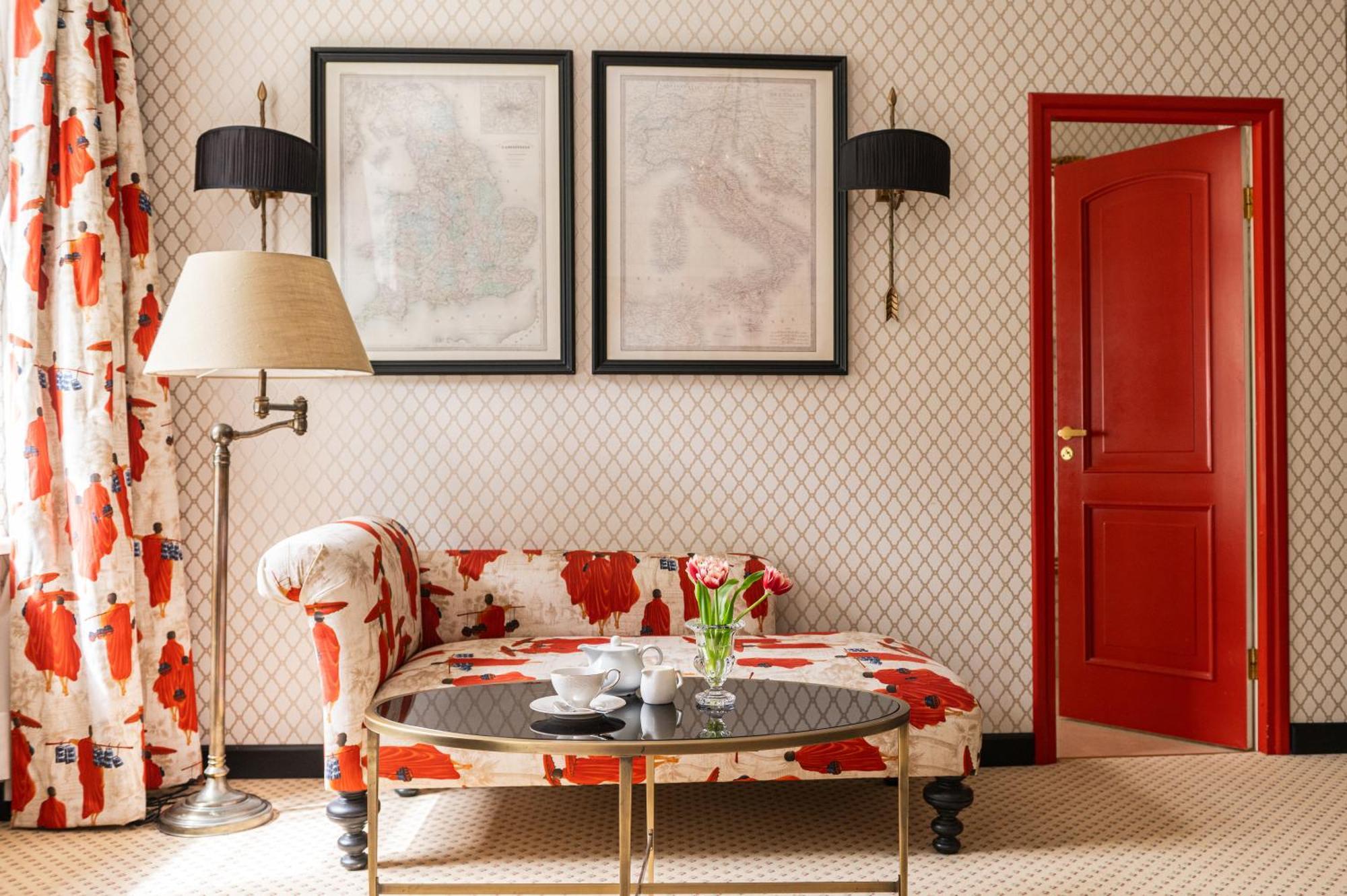 Narutis Hotel - Small Luxury Hotels Of The World VNO Dış mekan fotoğraf A room with wallpaper