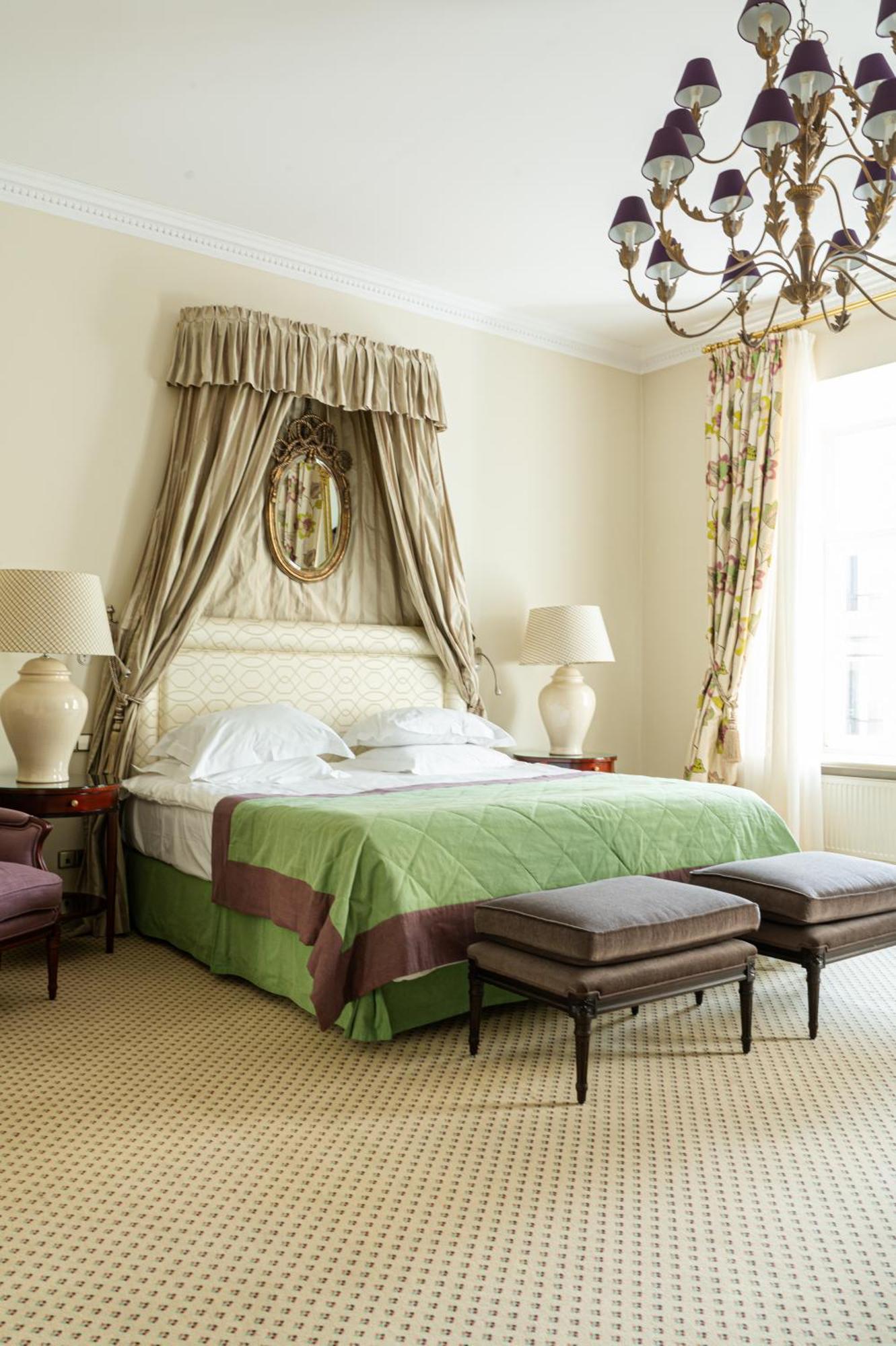 Narutis Hotel - Small Luxury Hotels Of The World VNO Dış mekan fotoğraf A bed with a canopy