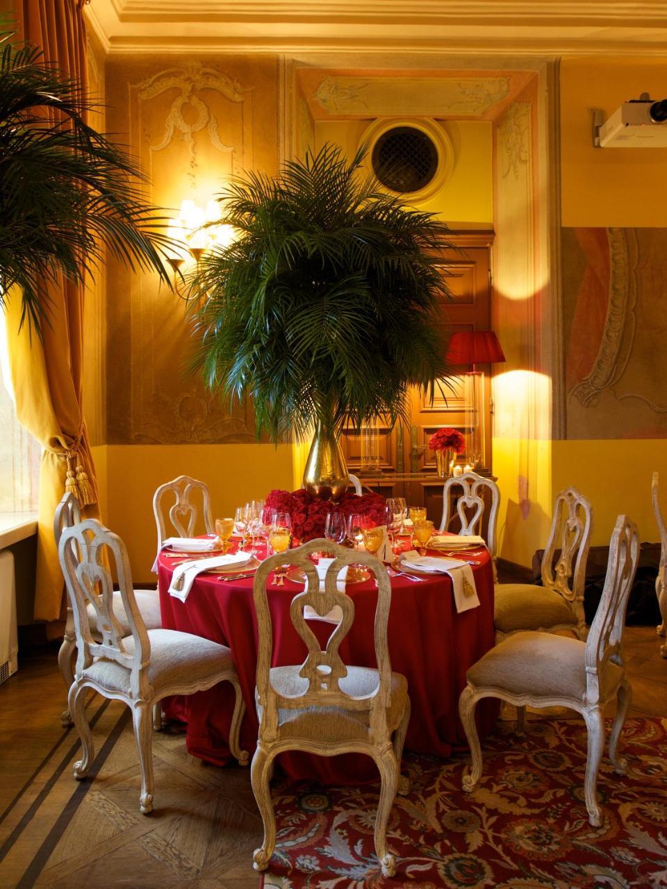 Narutis Hotel - Small Luxury Hotels Of The World VNO Dış mekan fotoğraf A table set for a meal